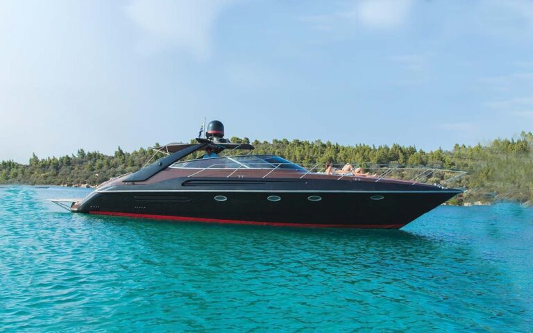 Sunseeker 47 boat side view. Boats in Paros. Charter a Boat.