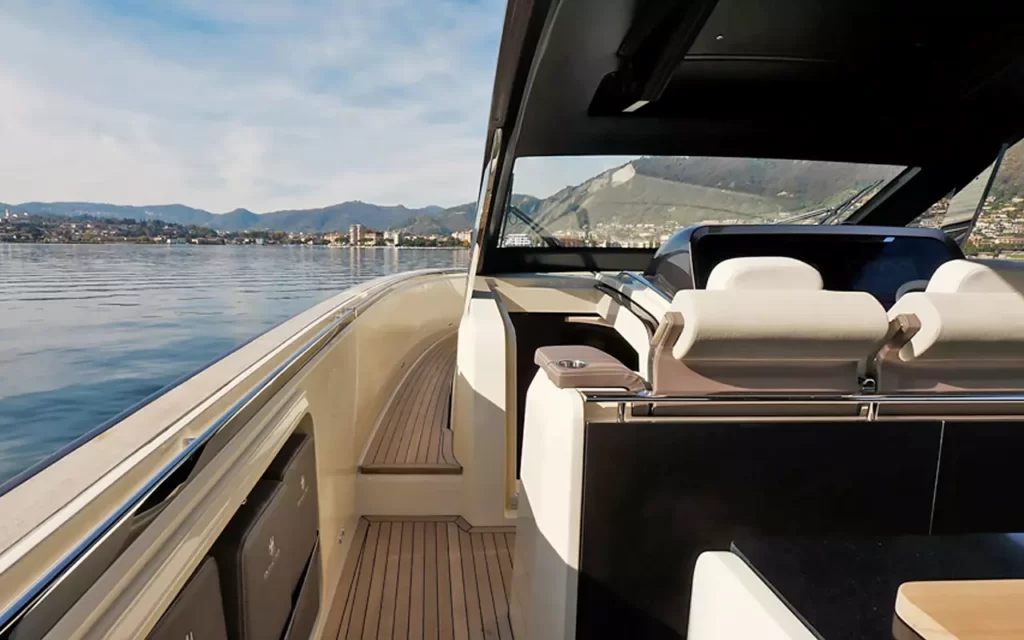 Invictus-TT460-catwalk