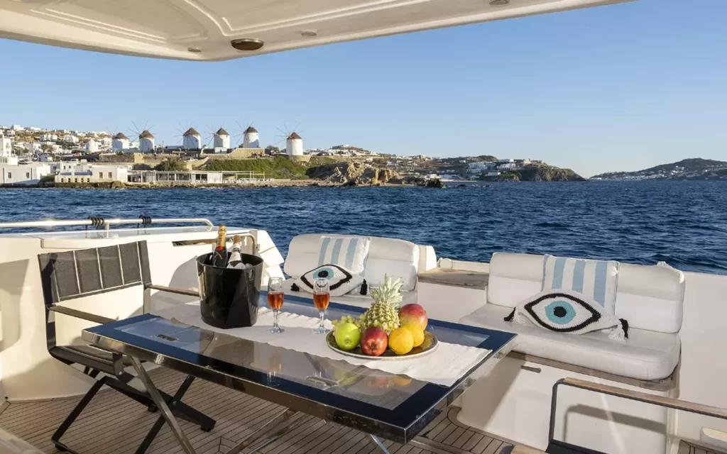 FERRETTI_46_super_chill_view