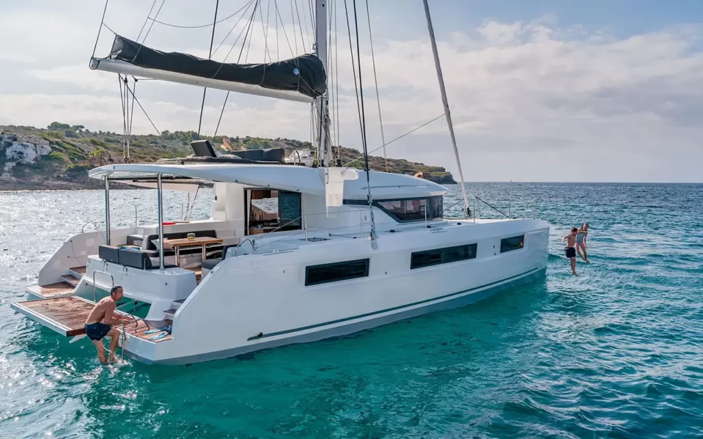 lagoon-46-side_back_view