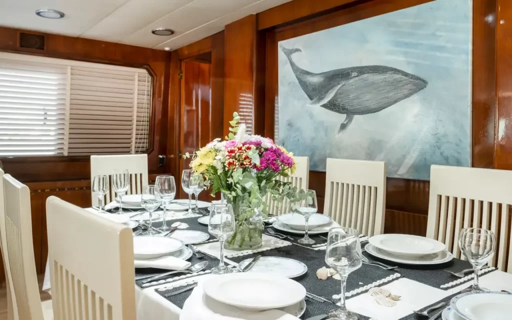 akhir90_dining_room_photo