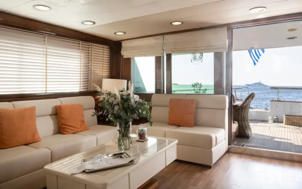 akhir90_inside_lounge2_photo