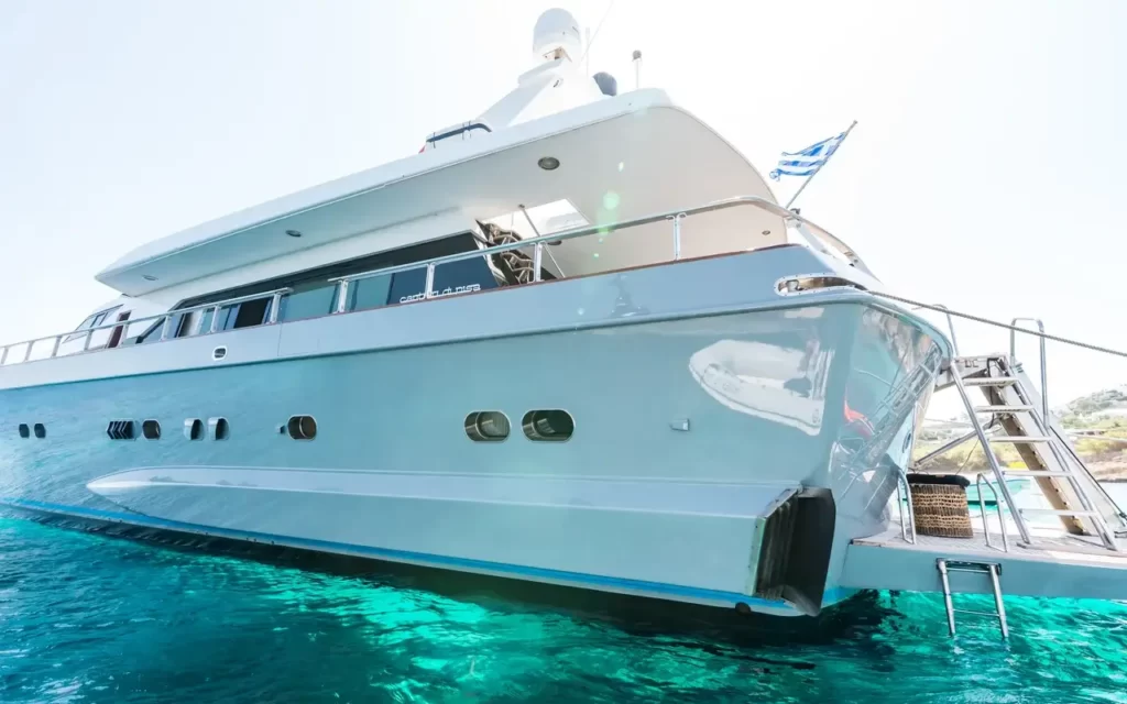 akhir90_outside2_photo