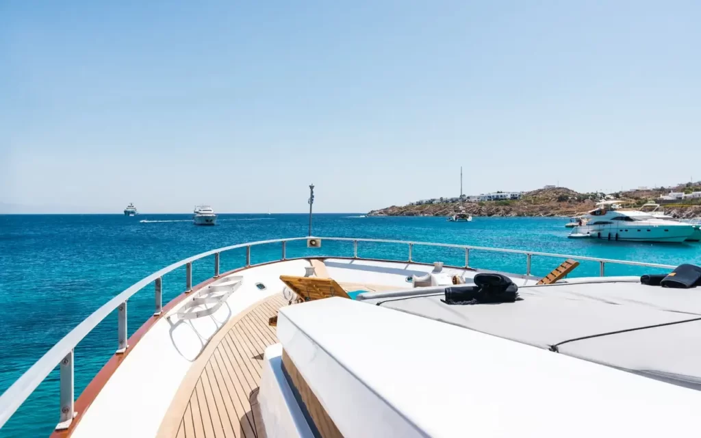 akhir90_outside_deck_photo